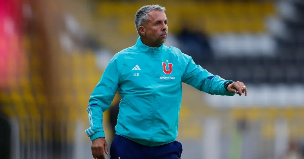Tanto dirigentes como el cuerpo técnico han dicho que el plantel de la Universidad de Chile podría recibir más refuerzos.